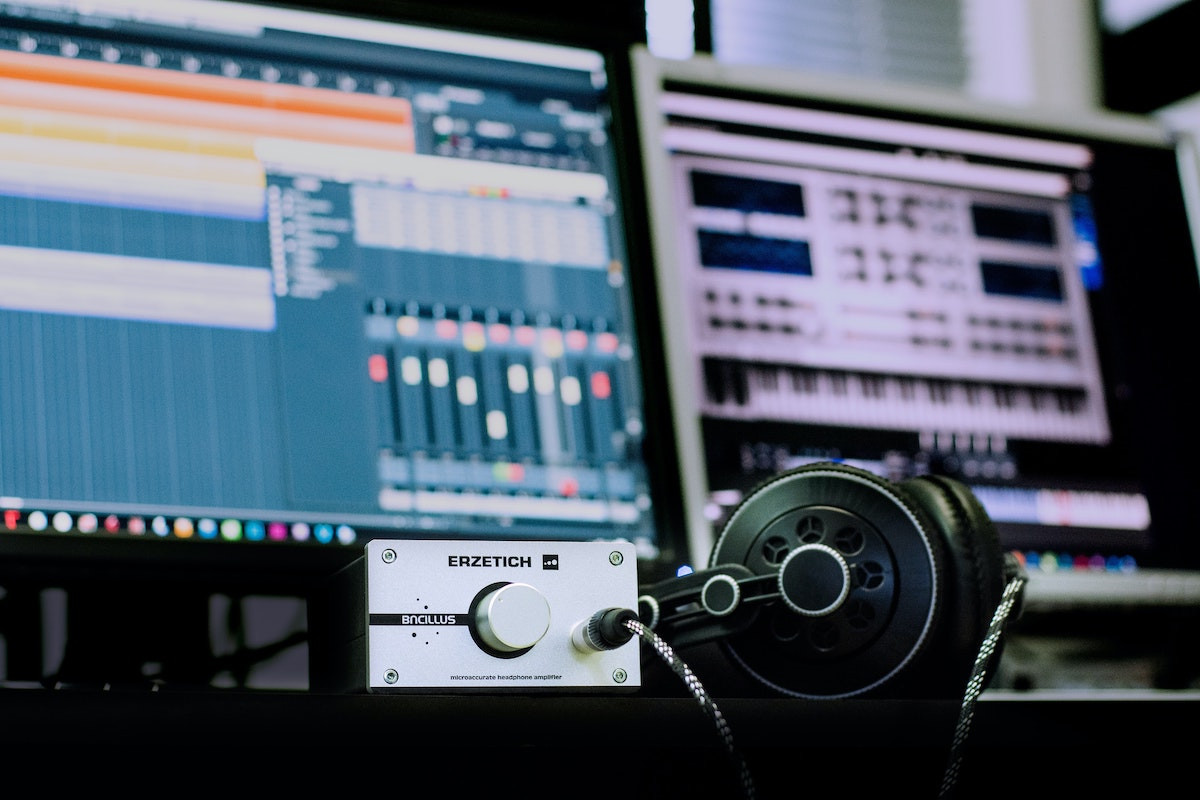 Headphones and recording studio for DIY musicians